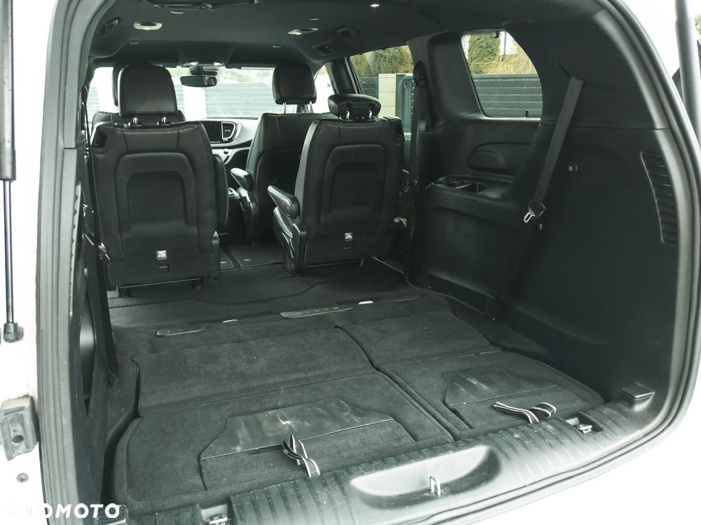 Chrysler Pacifica - 16