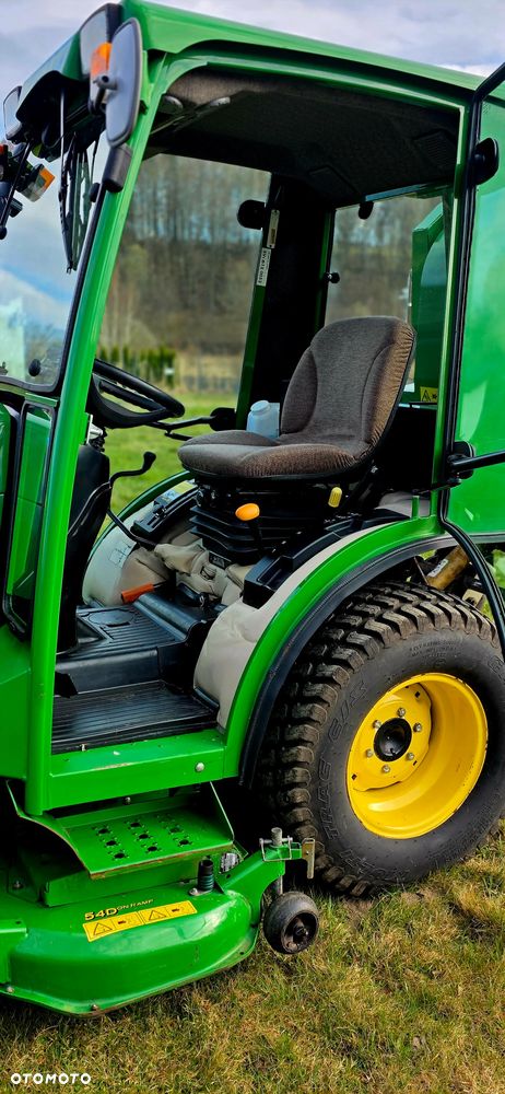 John Deere 2320 HST - 11