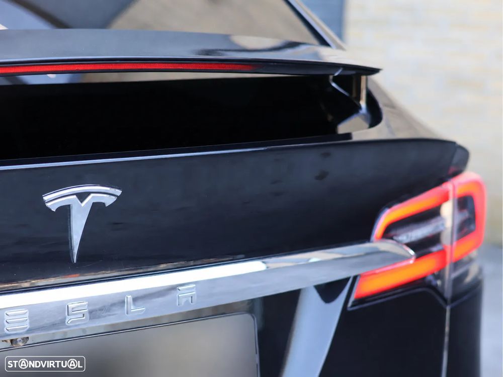 Tesla Model X 90D - 5