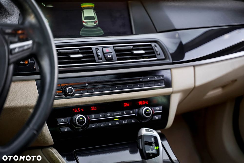 BMW Seria 5 525d xDrive Luxury Line - 17