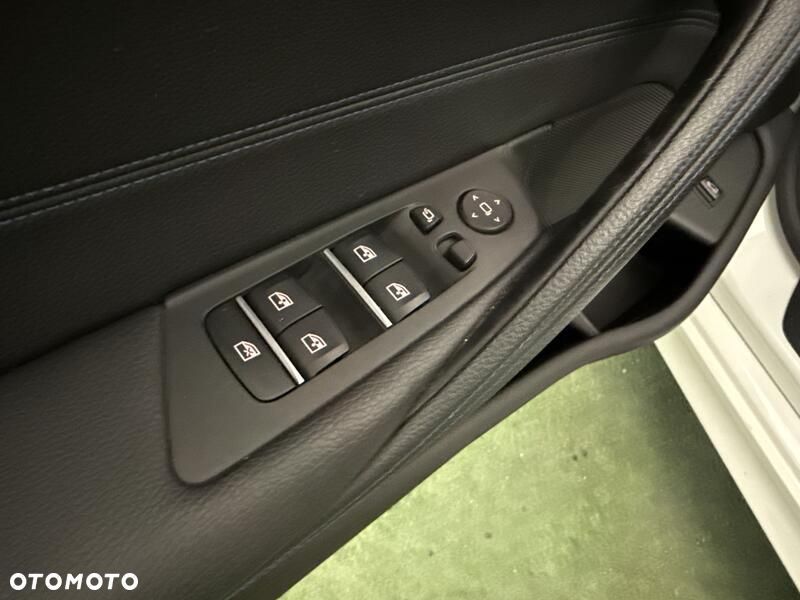 BMW Seria 5 530i GPF xDrive M Sport sport - 12