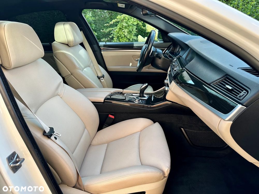 BMW Seria 5 550i xDrive Sport-Aut - 16