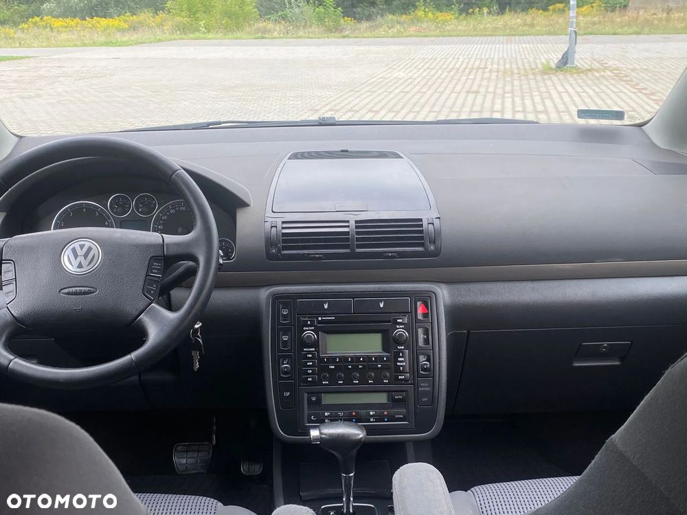 Volkswagen Sharan 1.8T Highline Tiptr - 11