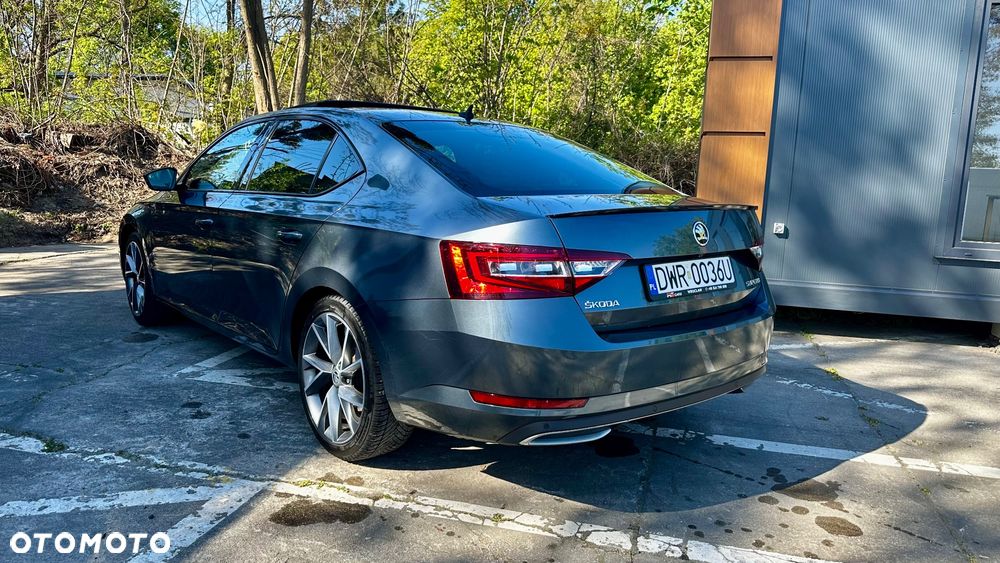 Skoda Superb 2.0 TSI DSG SportLine - 6