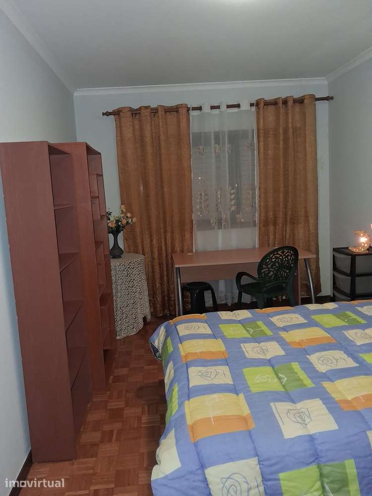 Quarto duplo mobilado com internet em Maia - Grande imagem: 3/6