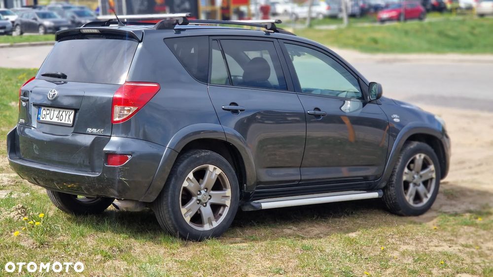 Toyota RAV4 - 6
