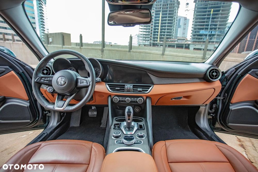 Alfa Romeo Giulia 2.0 Turbo 16V AT8 Veloce Ti - 12