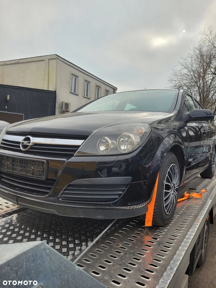 Części- Opel Astra  Pojemność: 1598 Moc: 77kW  Rok: 2006  Benzyna - 4