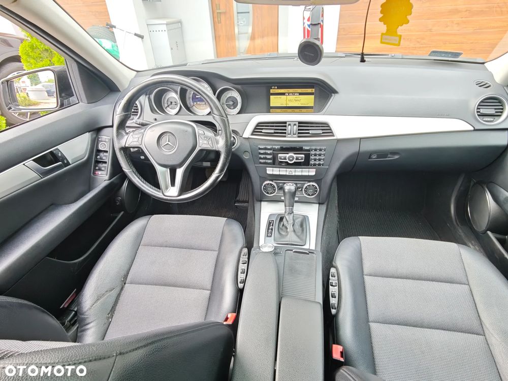 Mercedes-Benz Klasa C 250 CDI DPF (BlueEFFICIENCY) 7G-TRONIC Avantgarde - 33