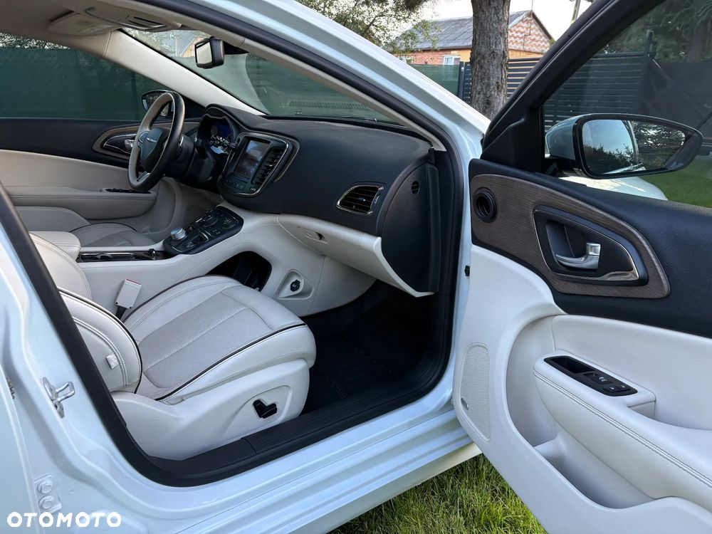 Chrysler 200 - 11