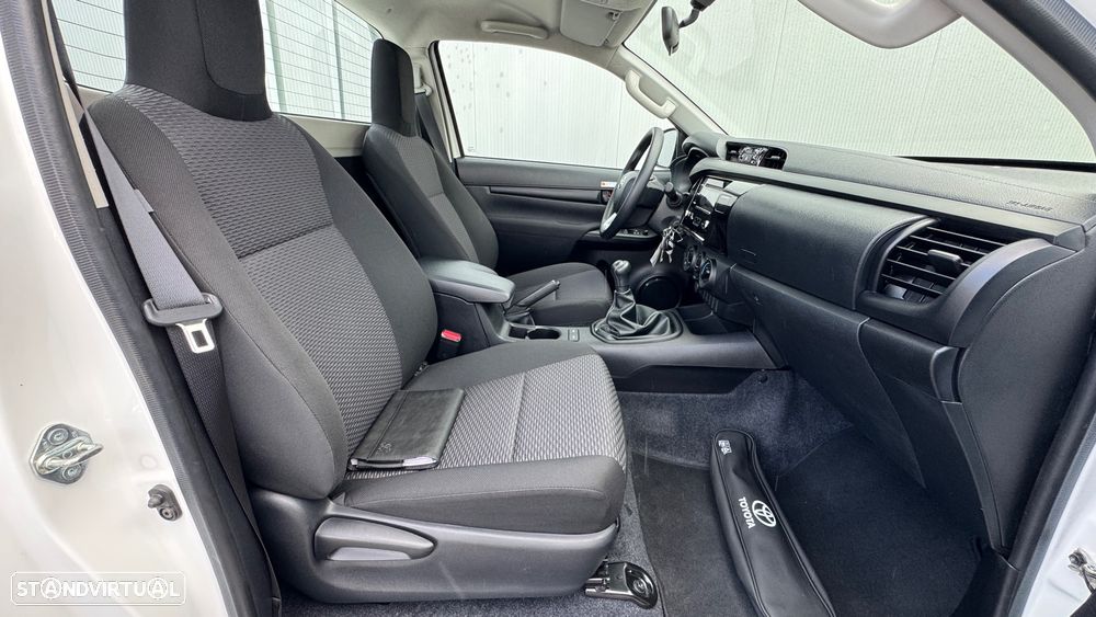 Toyota Hilux 2.4 D-4D 4X4 - 32