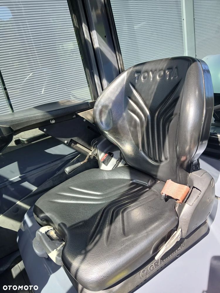 Toyota 02-8FGF30 - 8
