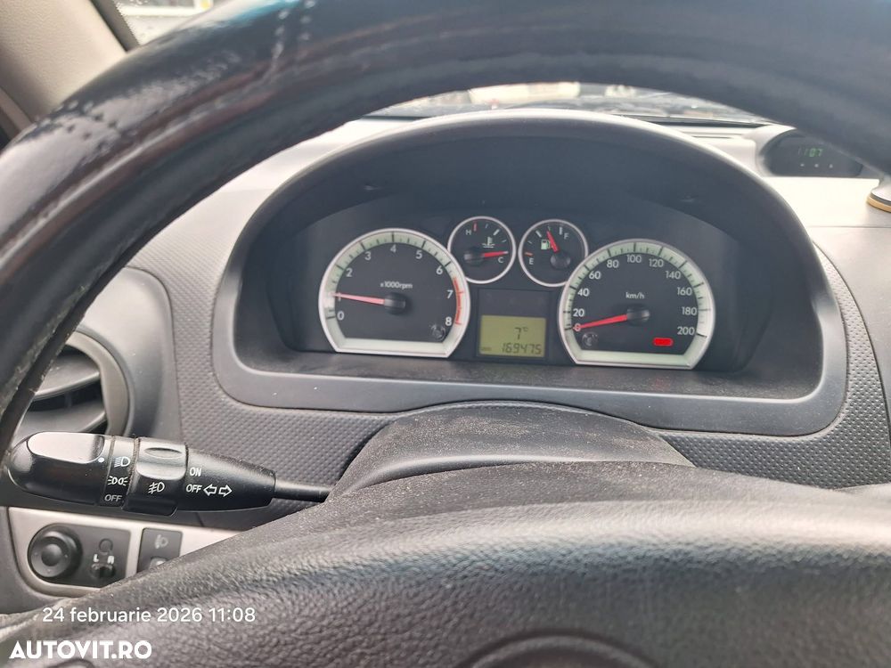 Chevrolet Aveo - 8