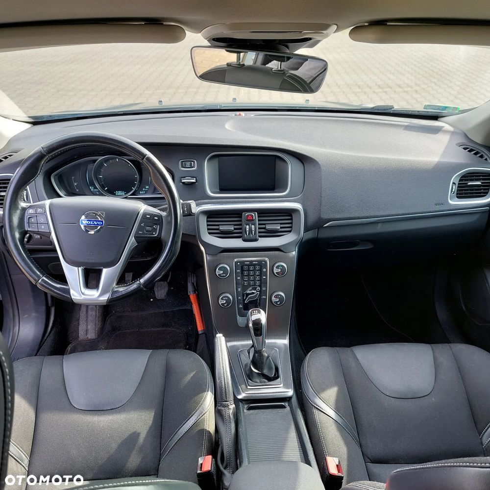 Volvo V40 D4 Momentum - 8