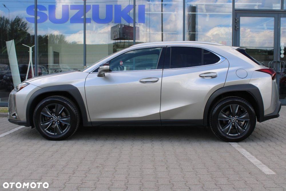 Lexus UX - 8