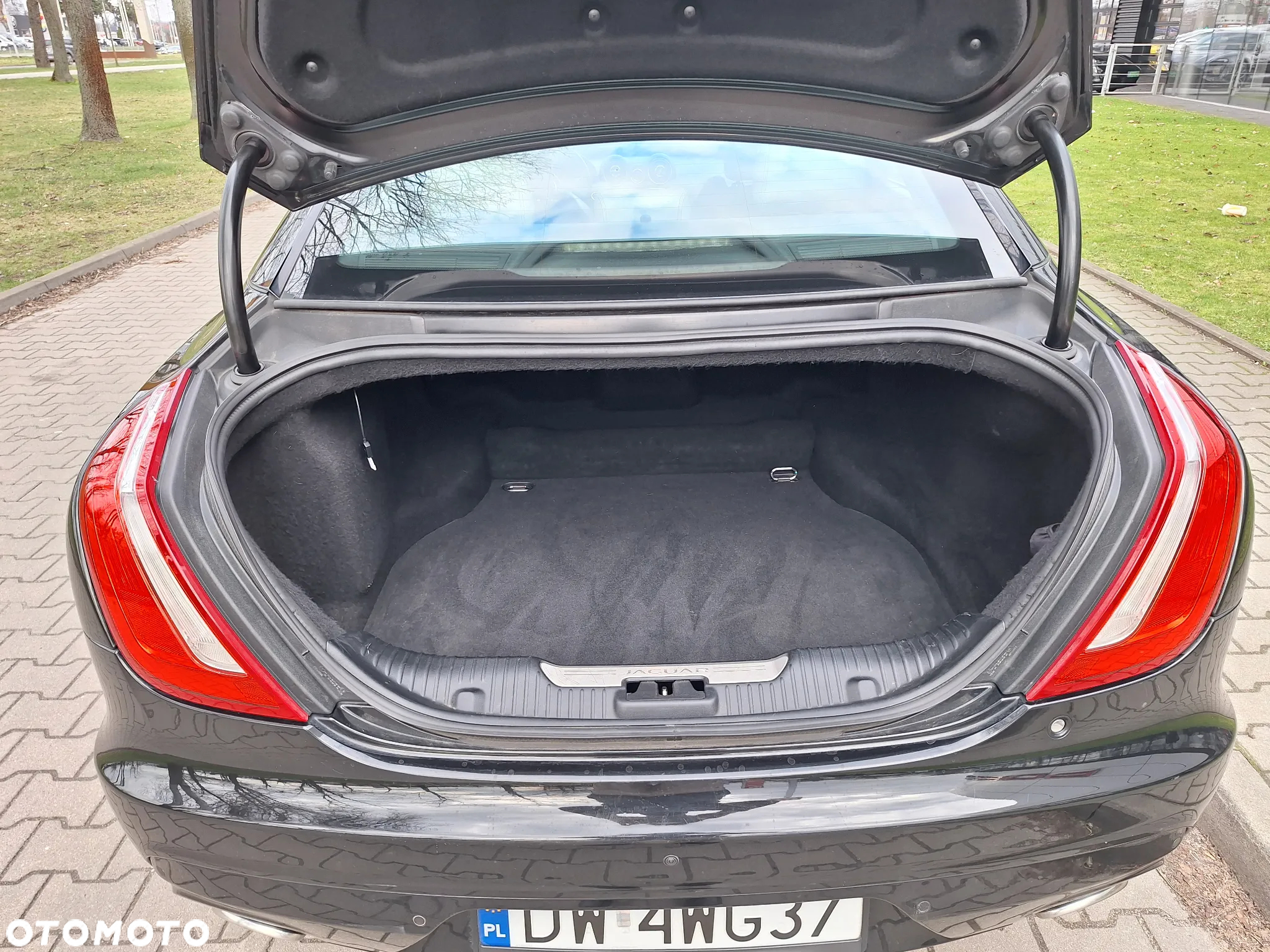 Jaguar XJ 3.0 D V6 R-Sport - 9