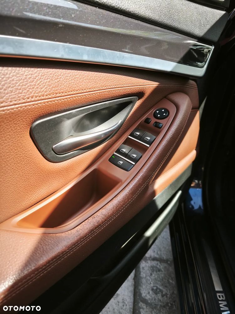 BMW Seria 5 525d Touring - 22