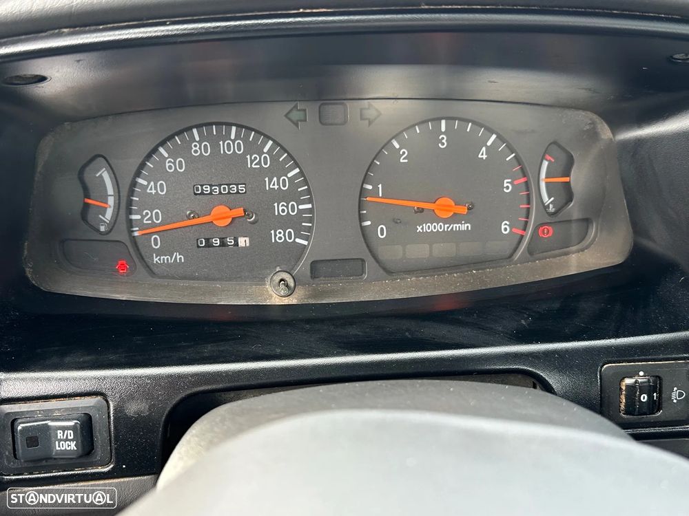 Mitsubishi L200 2.5 TD Club 3L CM - 19