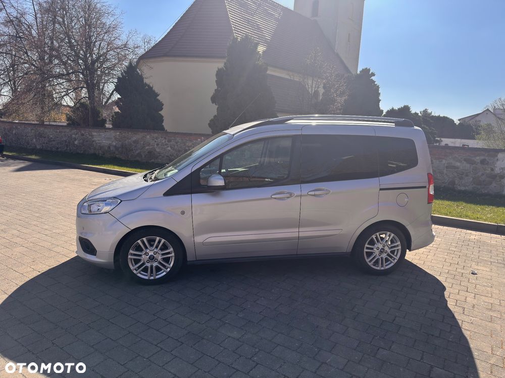 Ford Tourneo Courier 1.5 TDCi Titanium - 4