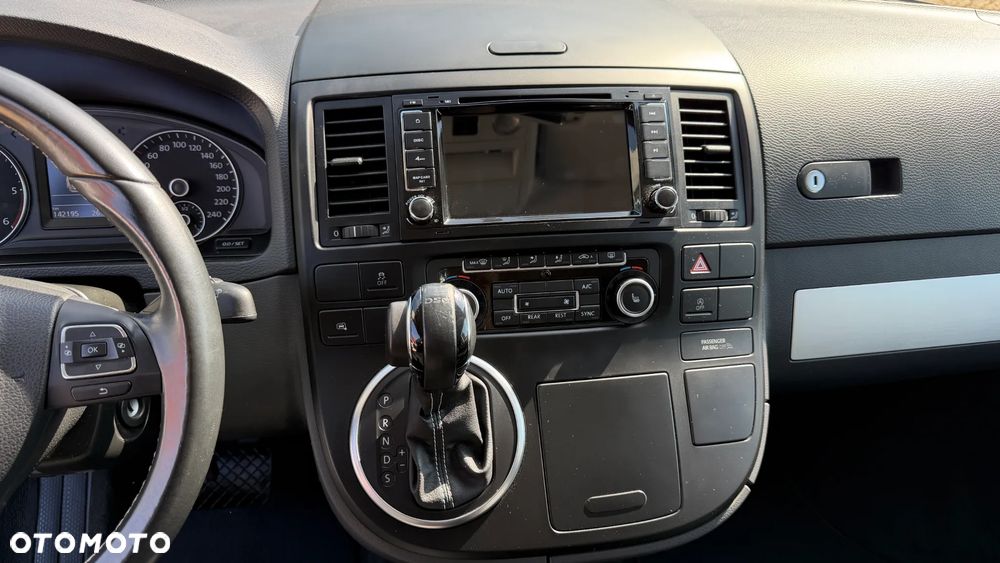 Volkswagen Multivan - 20
