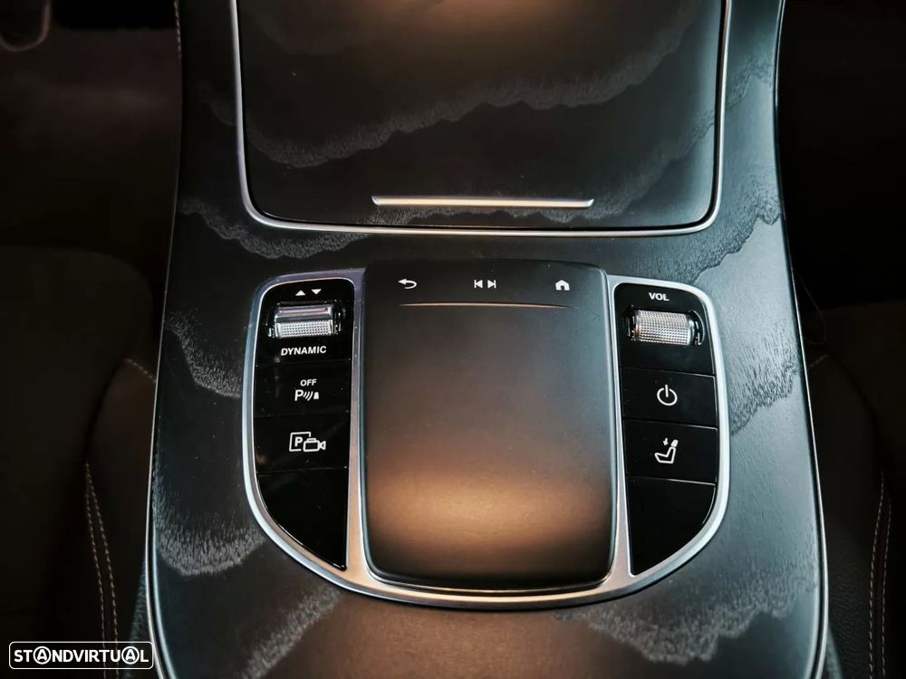 Mercedes-Benz E 300 de AMG Line - 32