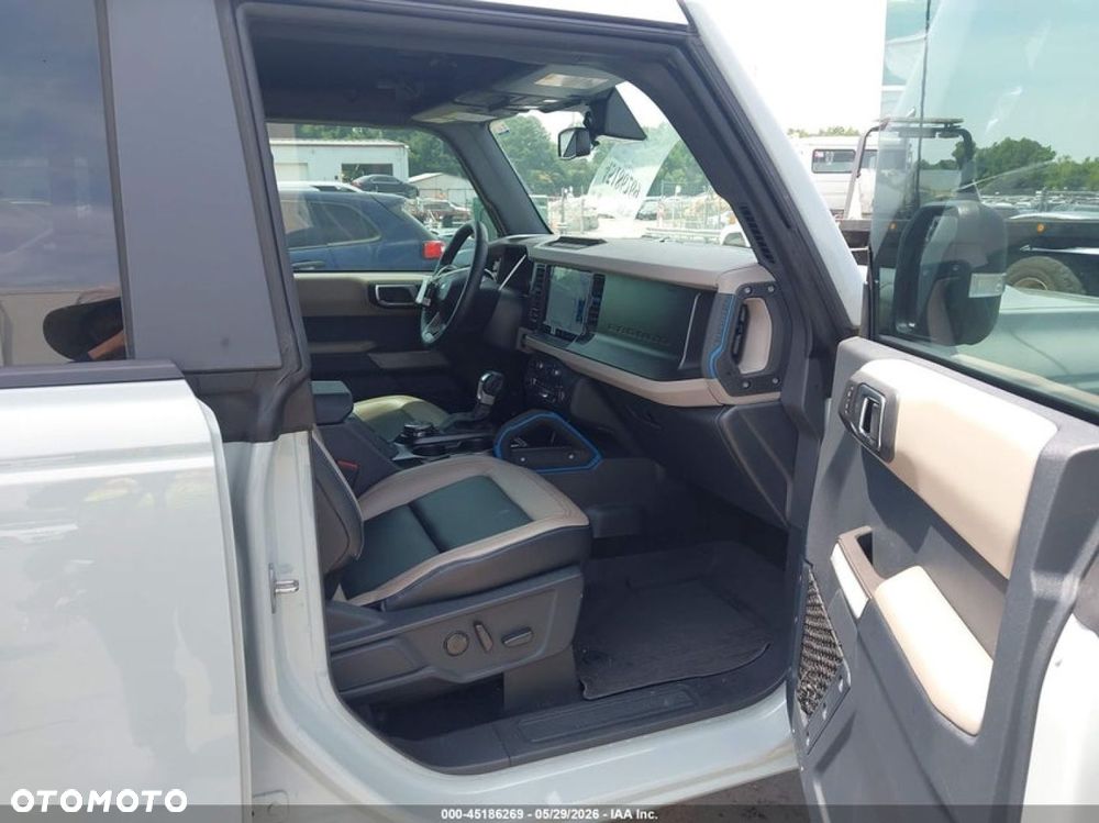 Ford Bronco - 11