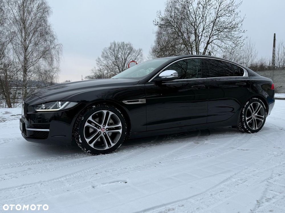 Jaguar XE 2.0 D Prestige - 9