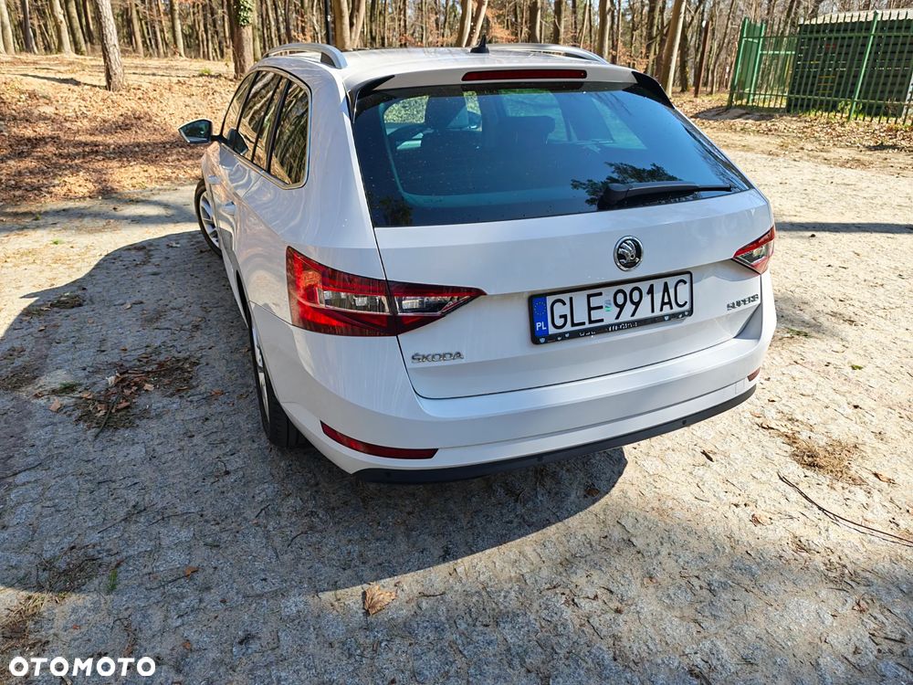 Skoda Superb 2.0 TDI Ambition DSG - 11