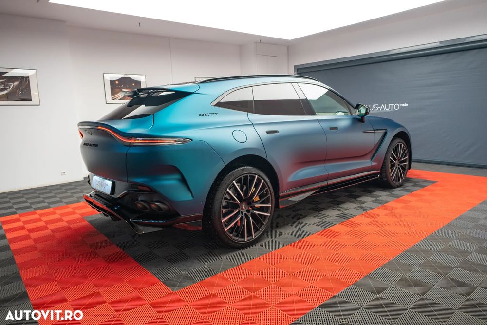 Aston Martin DBX - 5