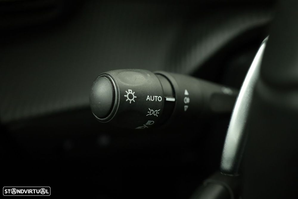 Peugeot 208 1.2 PureTech Allure EAT8 - 17