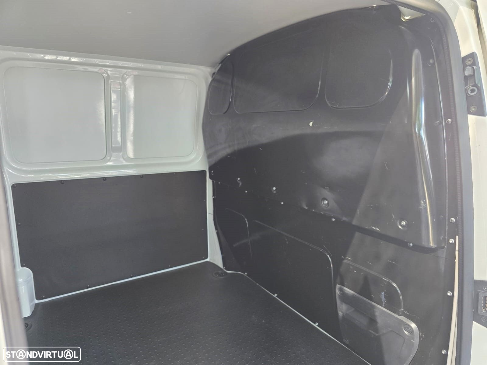 VW Transporter 2.0 TDI - 25