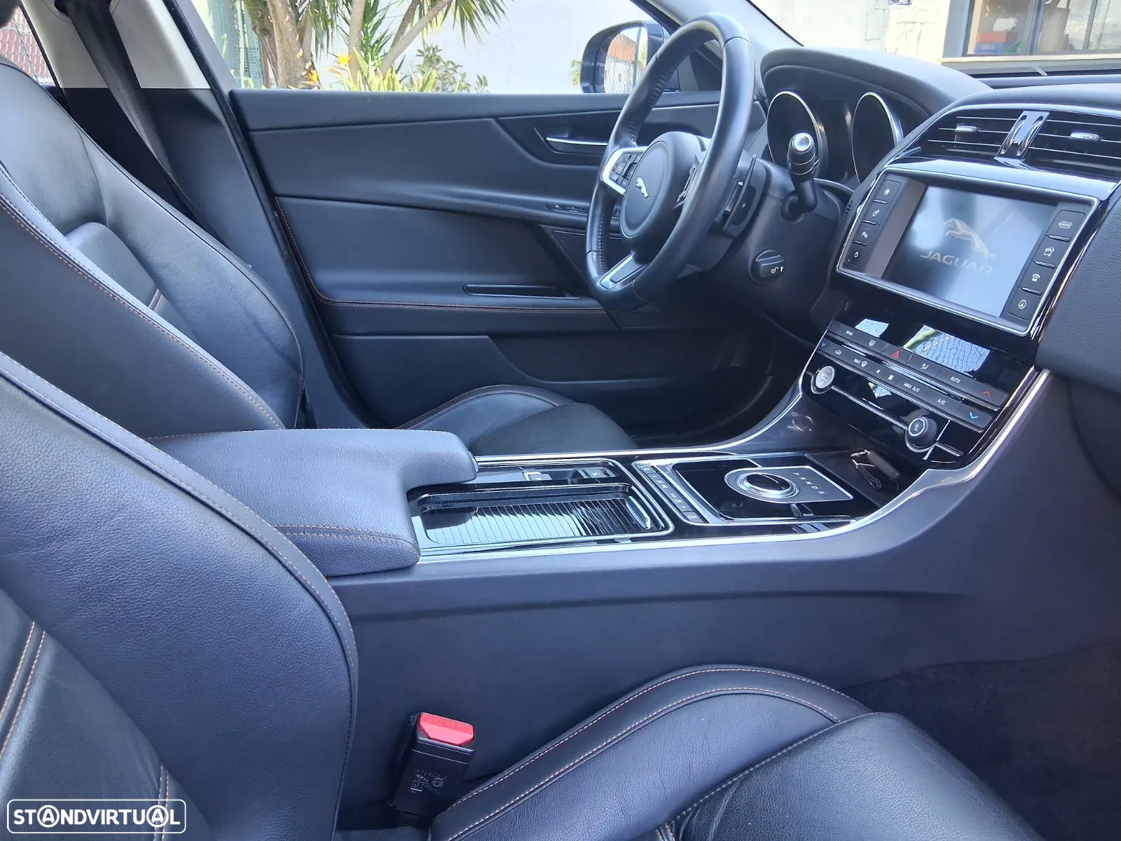 Jaguar XE 2.0 D Prestige Aut. - 10