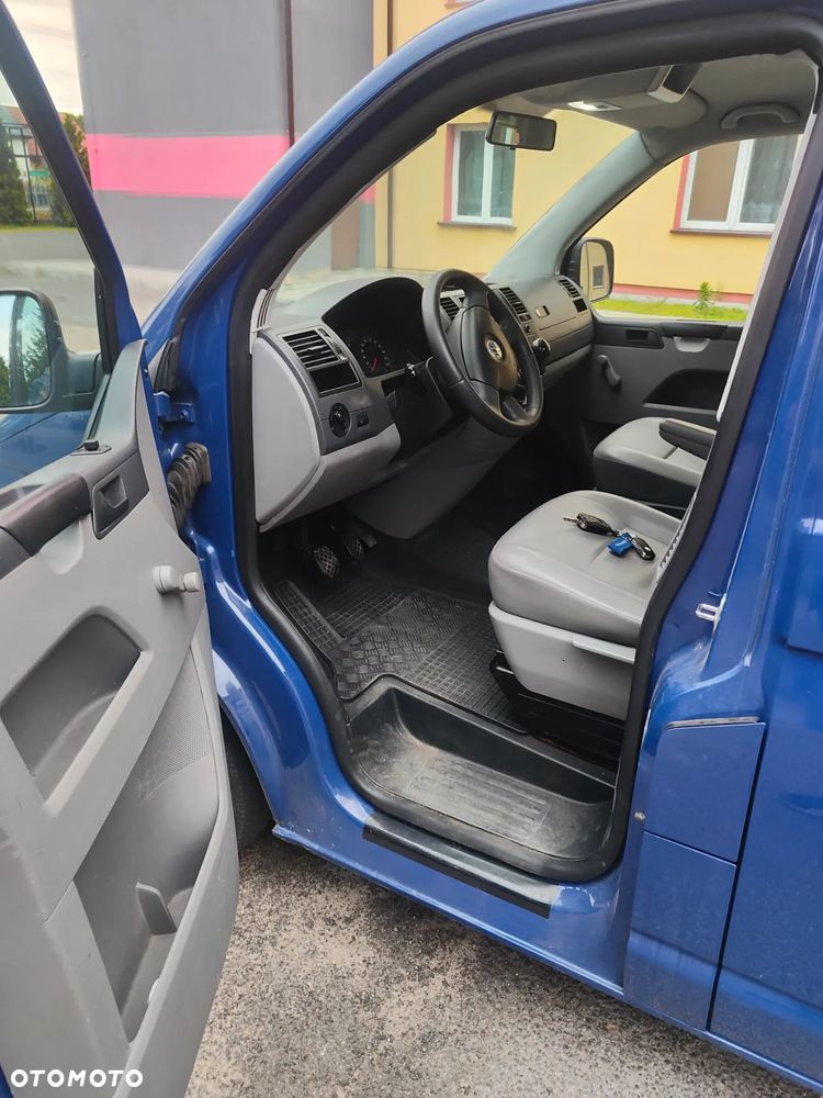 Volkswagen Caravelle - 12