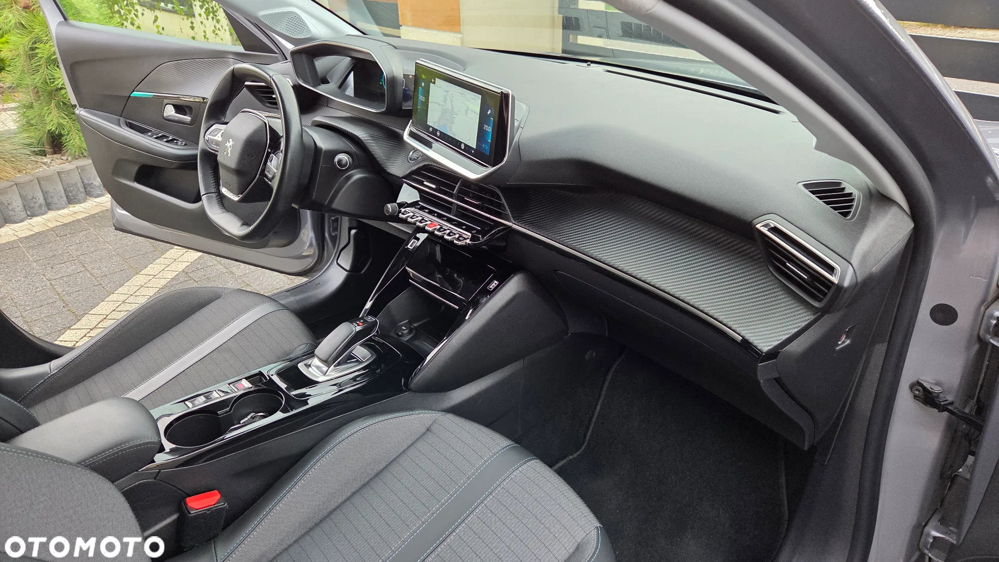 Peugeot 208 e-208 Allure - 6