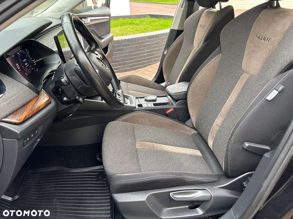 Skoda Octavia 1.5 TSI ACT Scout - 25