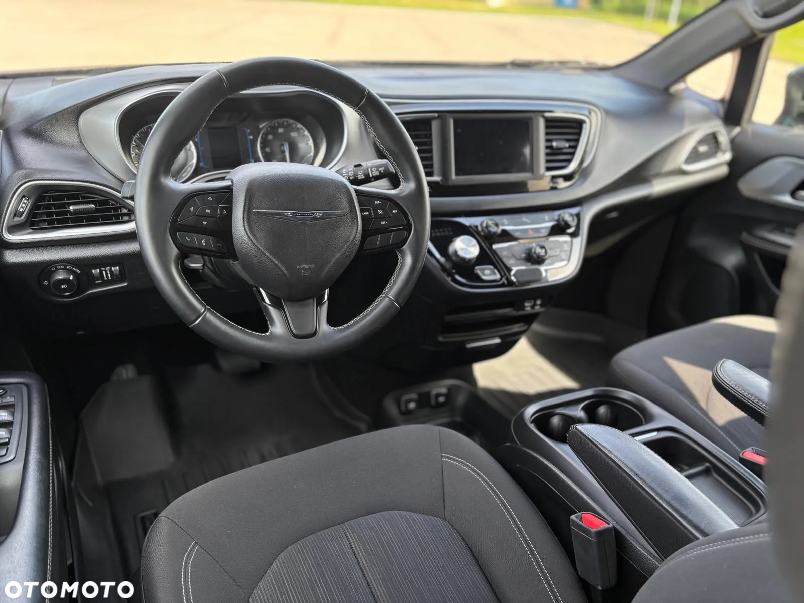 Chrysler Pacifica - 30