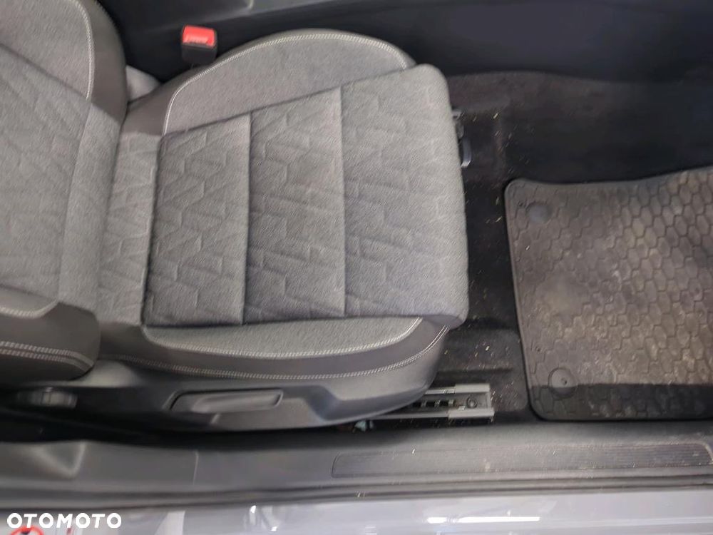 Volkswagen Passat - 16