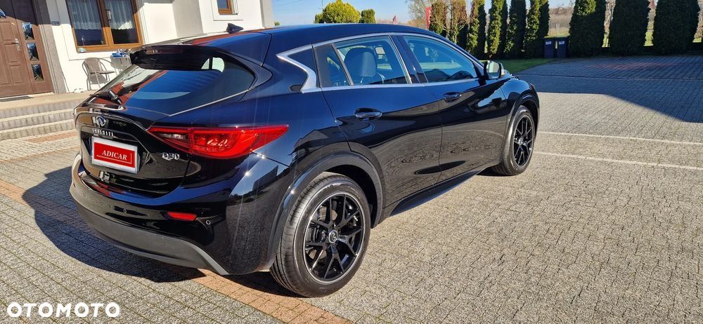 Infiniti Q30 - 3