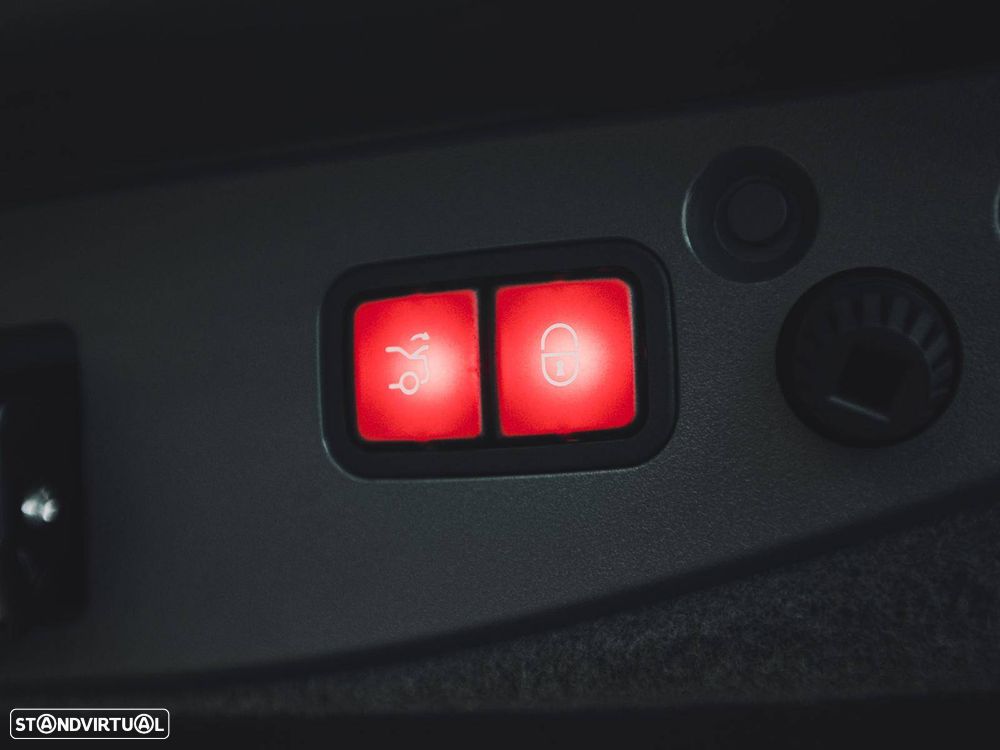 Mercedes-Benz SL 63 AMG Standard - 28