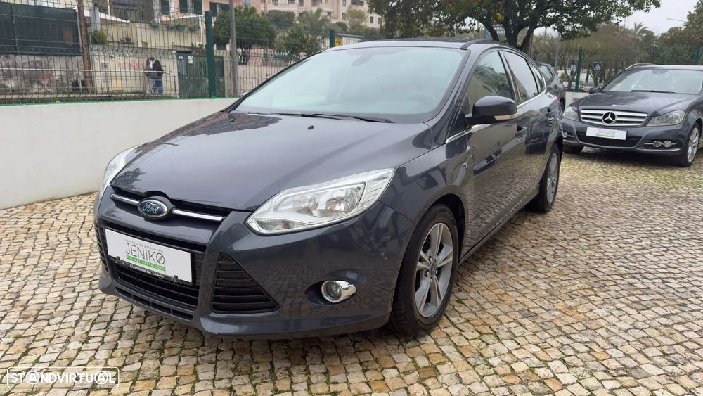 Ford Focus 1.0 EcoBoost S&S TITANIUM - 4