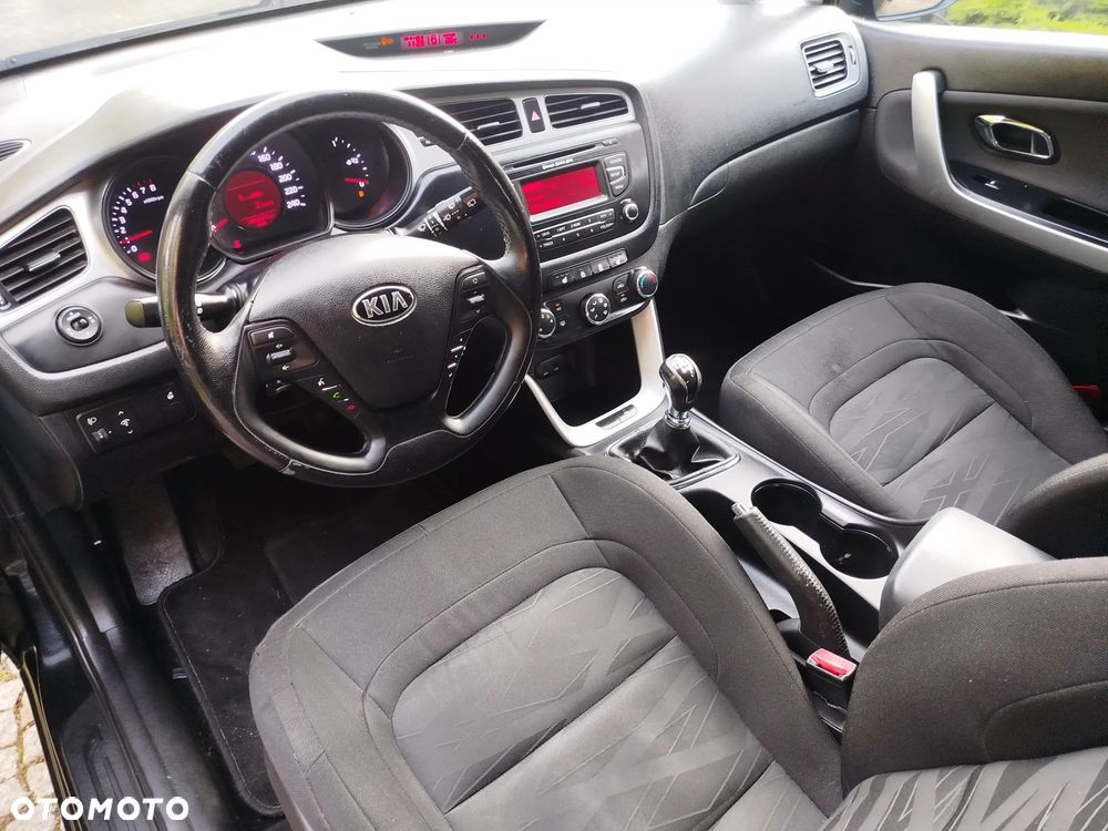 Kia Ceed - 12