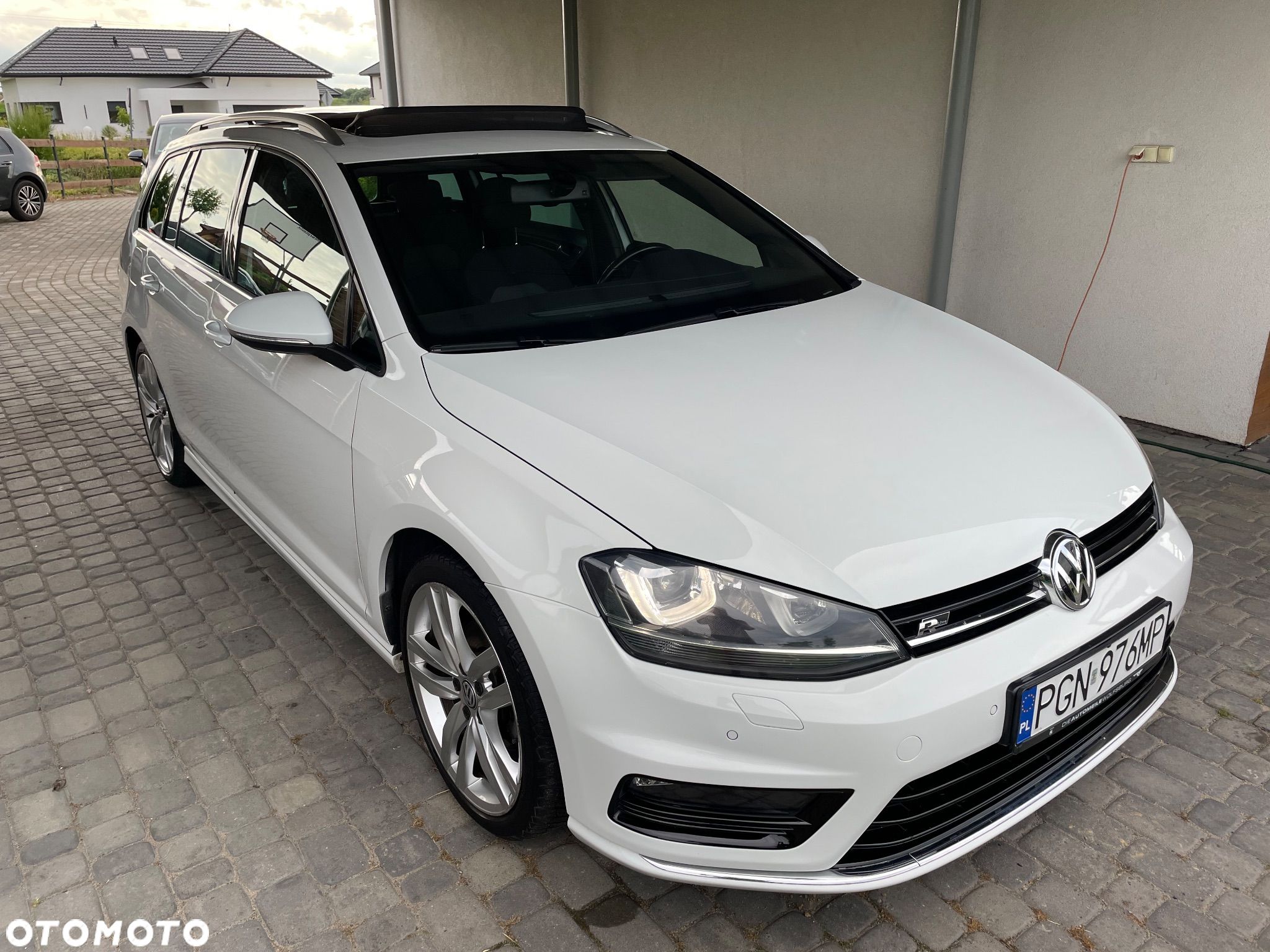 Volkswagen Golf - 1