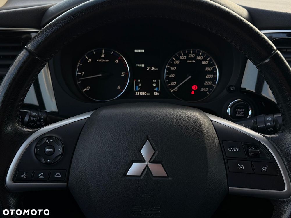 Mitsubishi Outlander 2.2 DI-D 4WD Top - 29