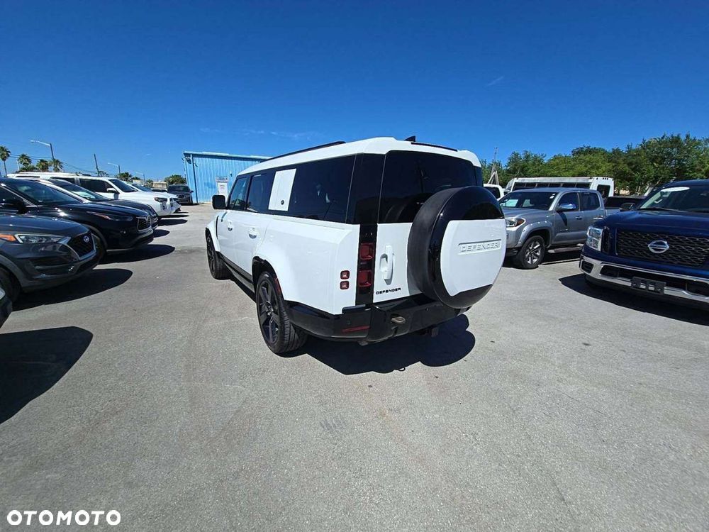 Land Rover Defender - 3