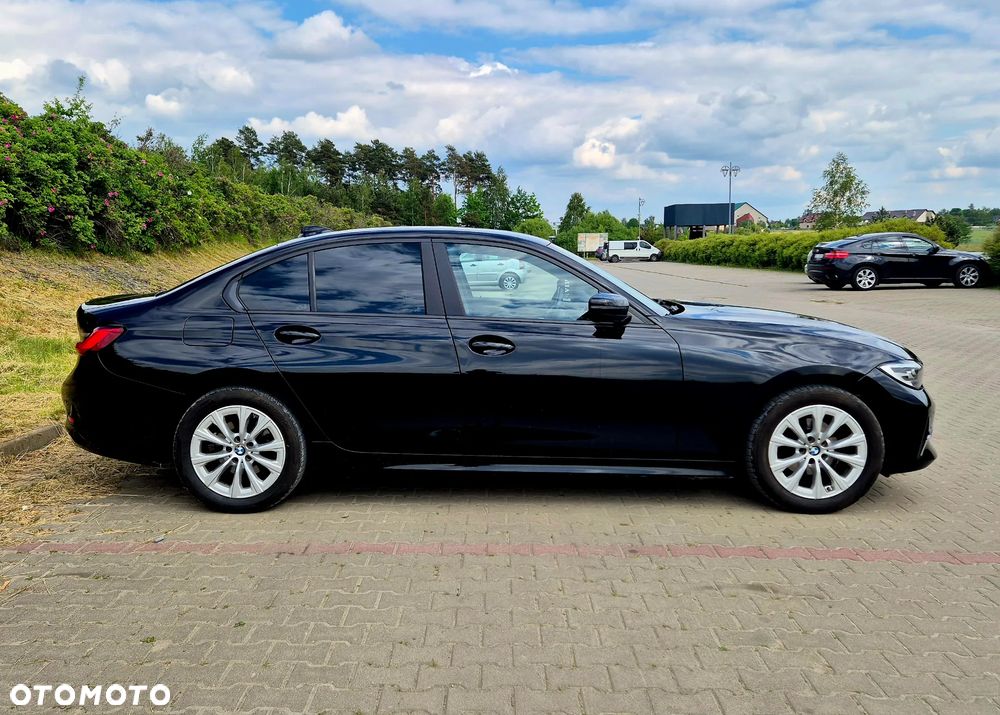 BMW Seria 3 318i - 5