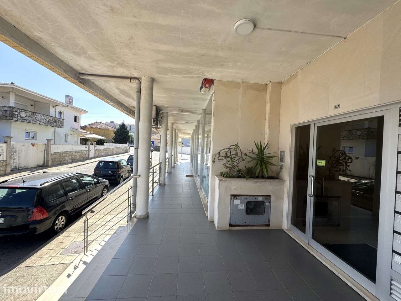 Apartamento T2 com excelentes áreas - Grande imagem: 3/53