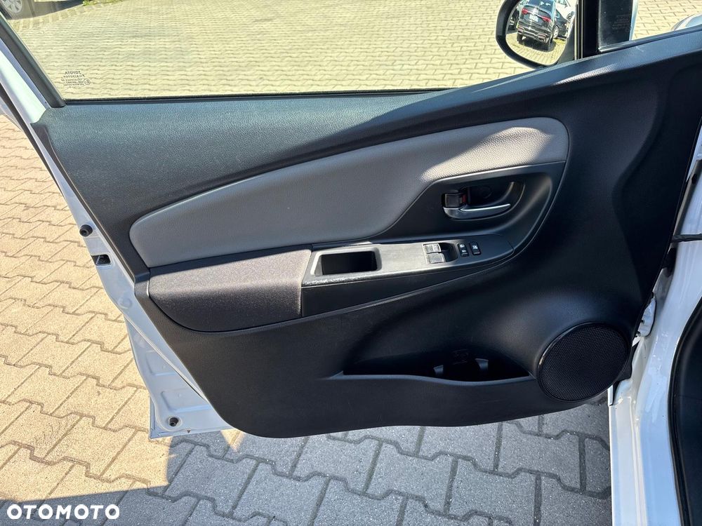 Toyota Yaris Hybrid 100 Premium - 34