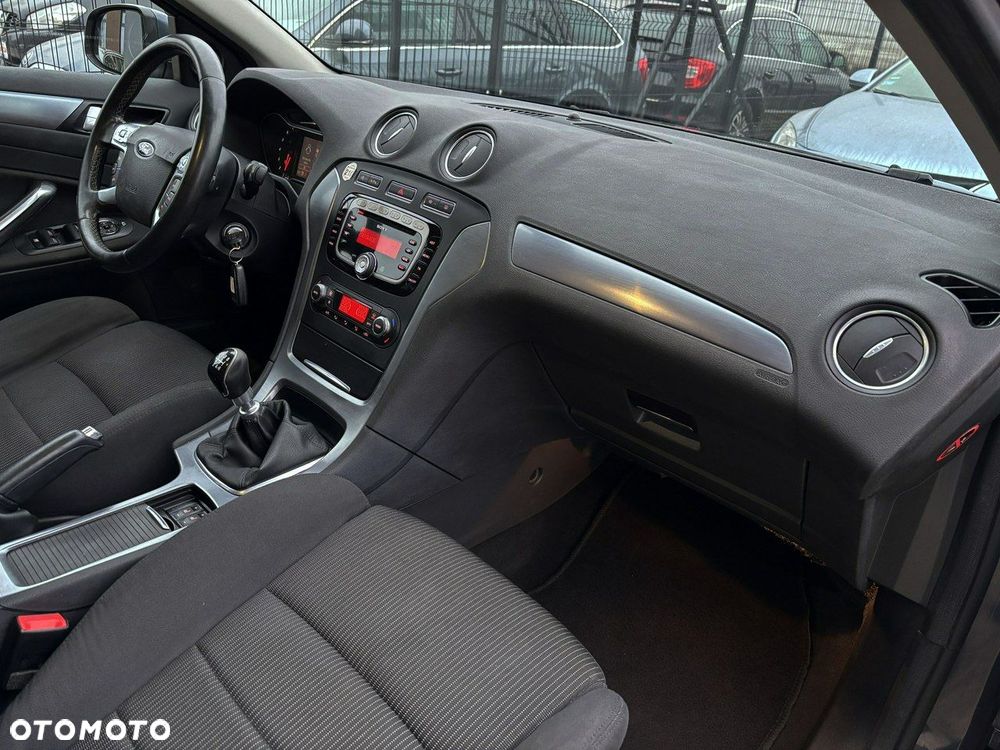 Ford Mondeo - 29