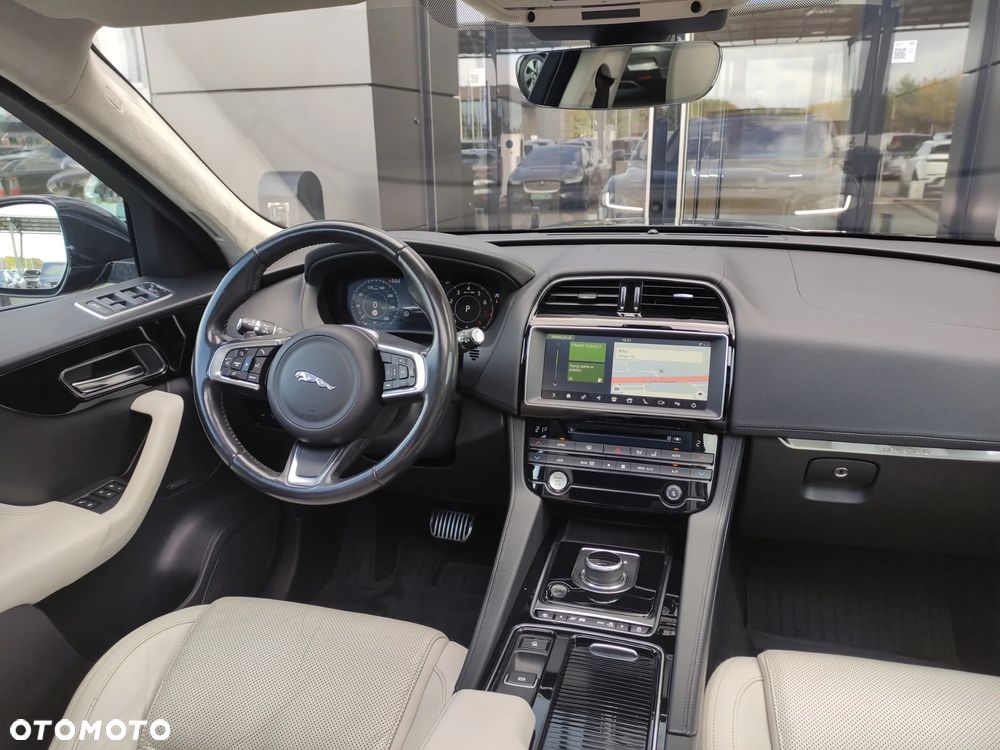 Jaguar F-Pace - 15