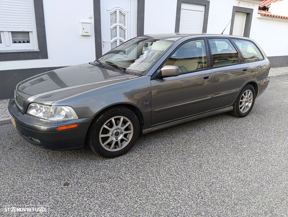 Volvo V40 Cross Country - 1